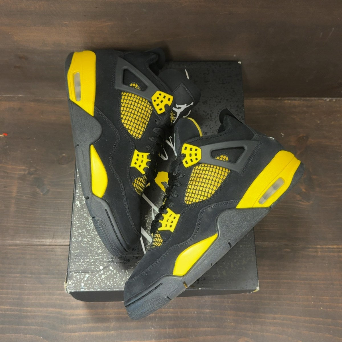 Jordan 4 Retro Thunder (2023) Size 10 (Pre-Owned) - back