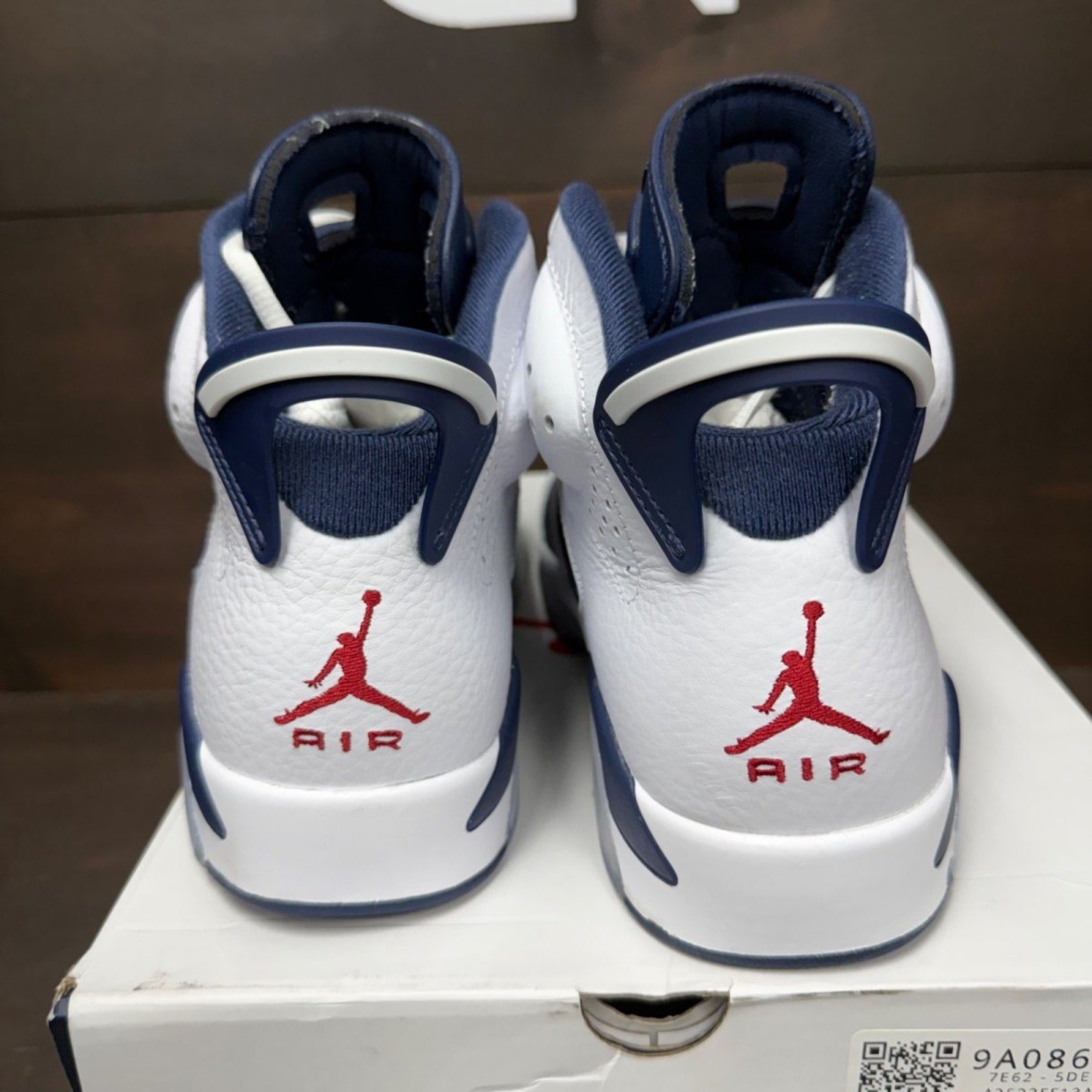 Jordan 6 Retro Olympic (2024) Size 8 (Pre-Owned)