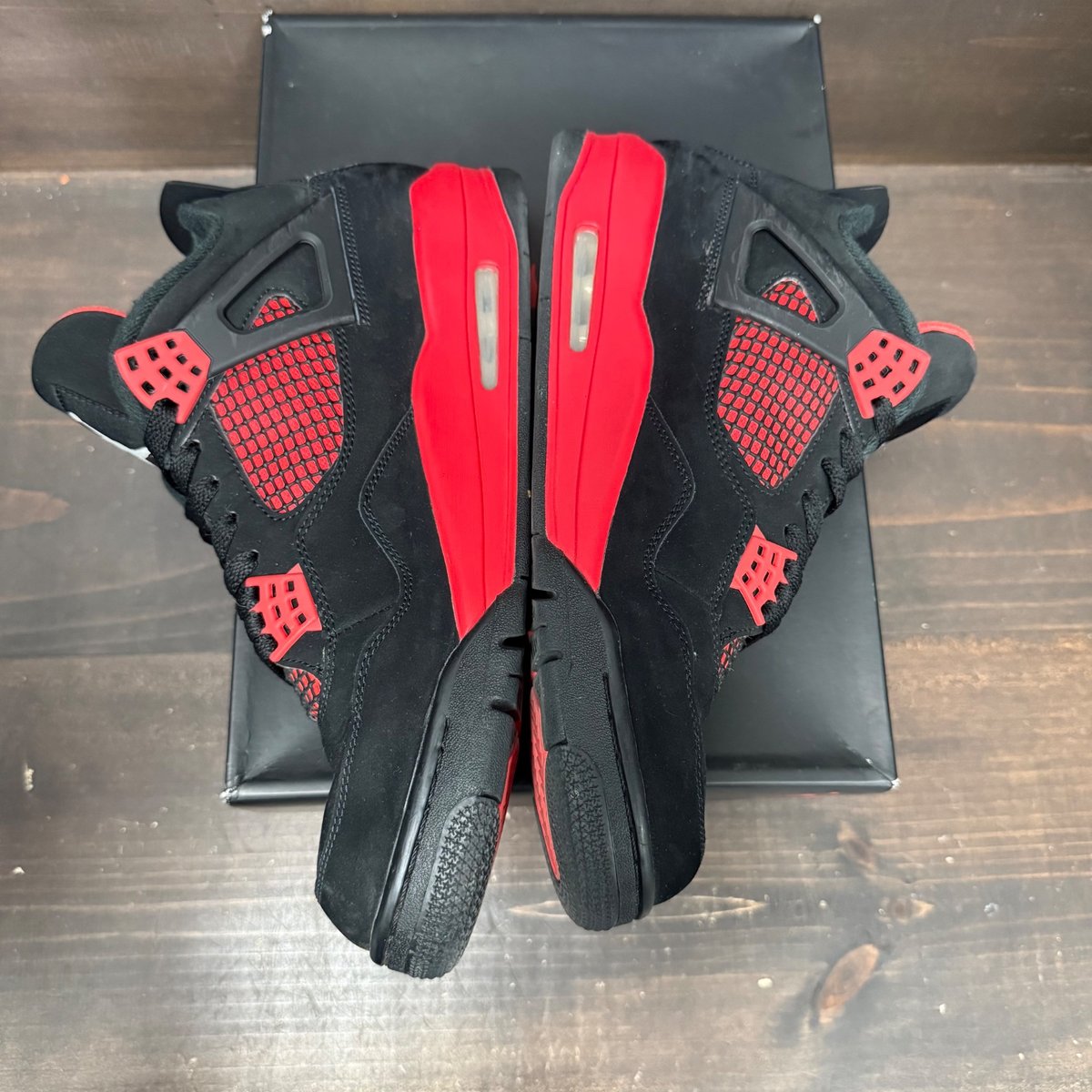 Jordan 4 Retro Red Thunder Size 10.5 (Pre-Owned) - side