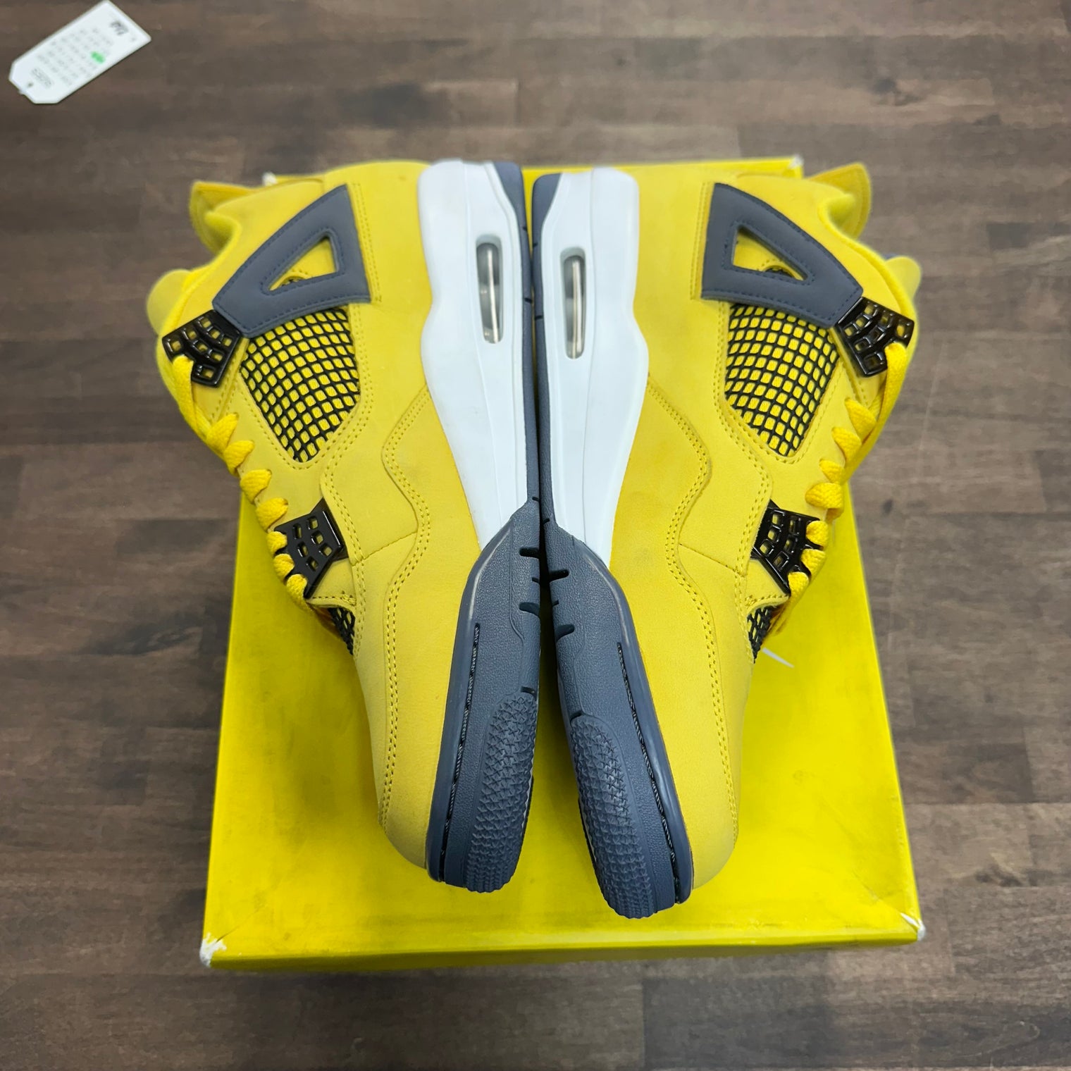Lightning Jordan 4 (USED)