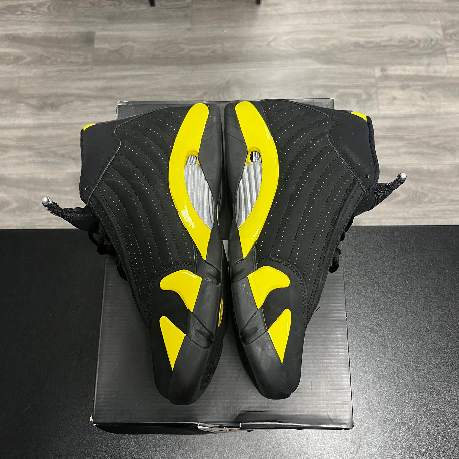 Thunder Jordan 14 Retro (USED)