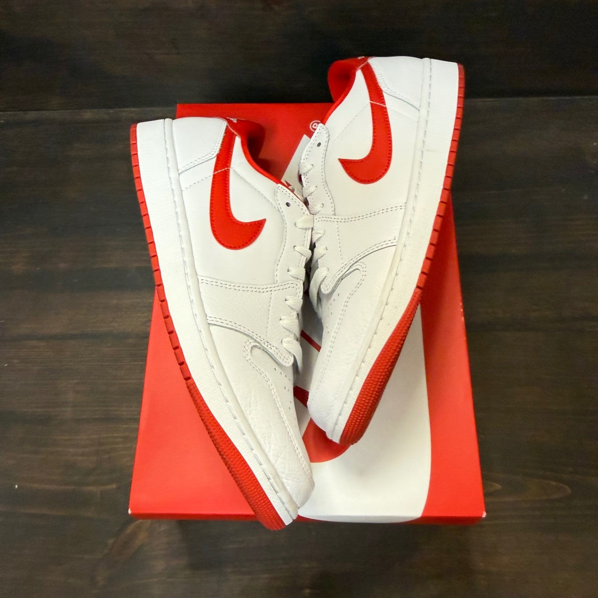 Jordan 1 Retro Low OG University Red - Image 2