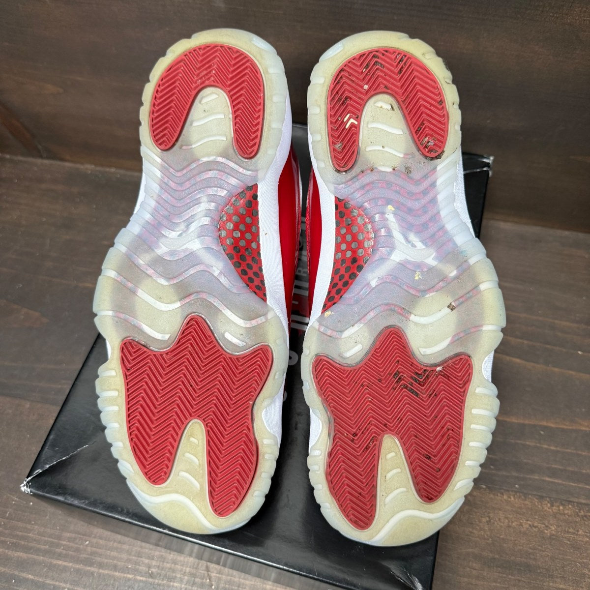 Jordan 11 Retro Cherry (2022) Size 10 (Pre-Owned)