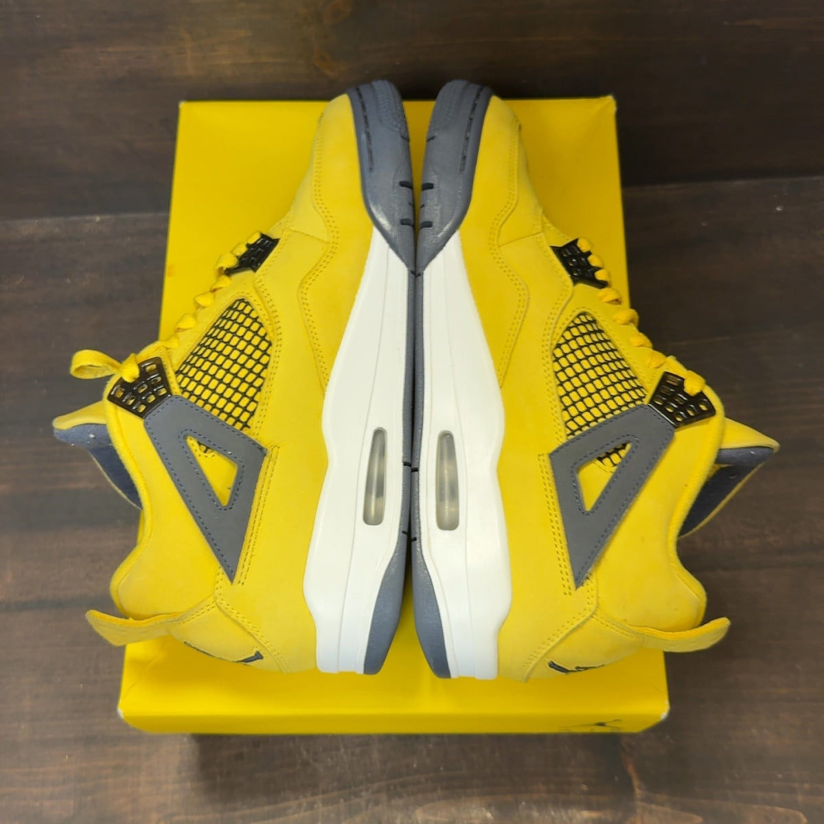 Jordan 4 Retro Lightning (2021) Size 9.5 (Pre-Owned)