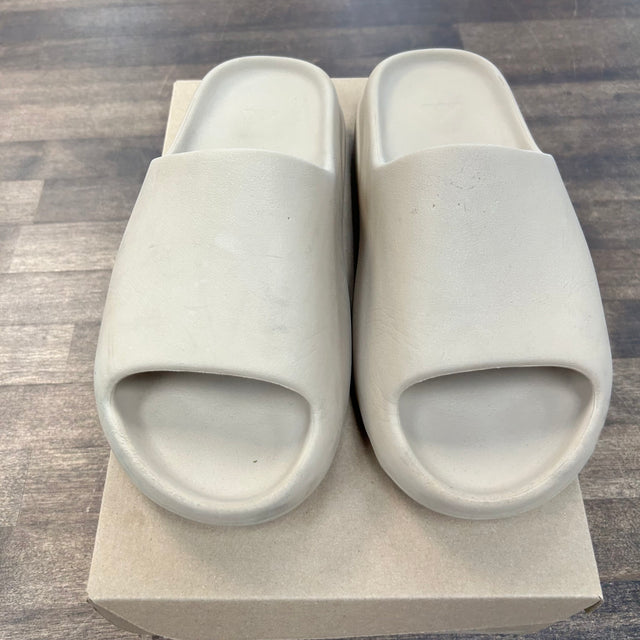 Pure Yeezy Slide (USED, No Box)