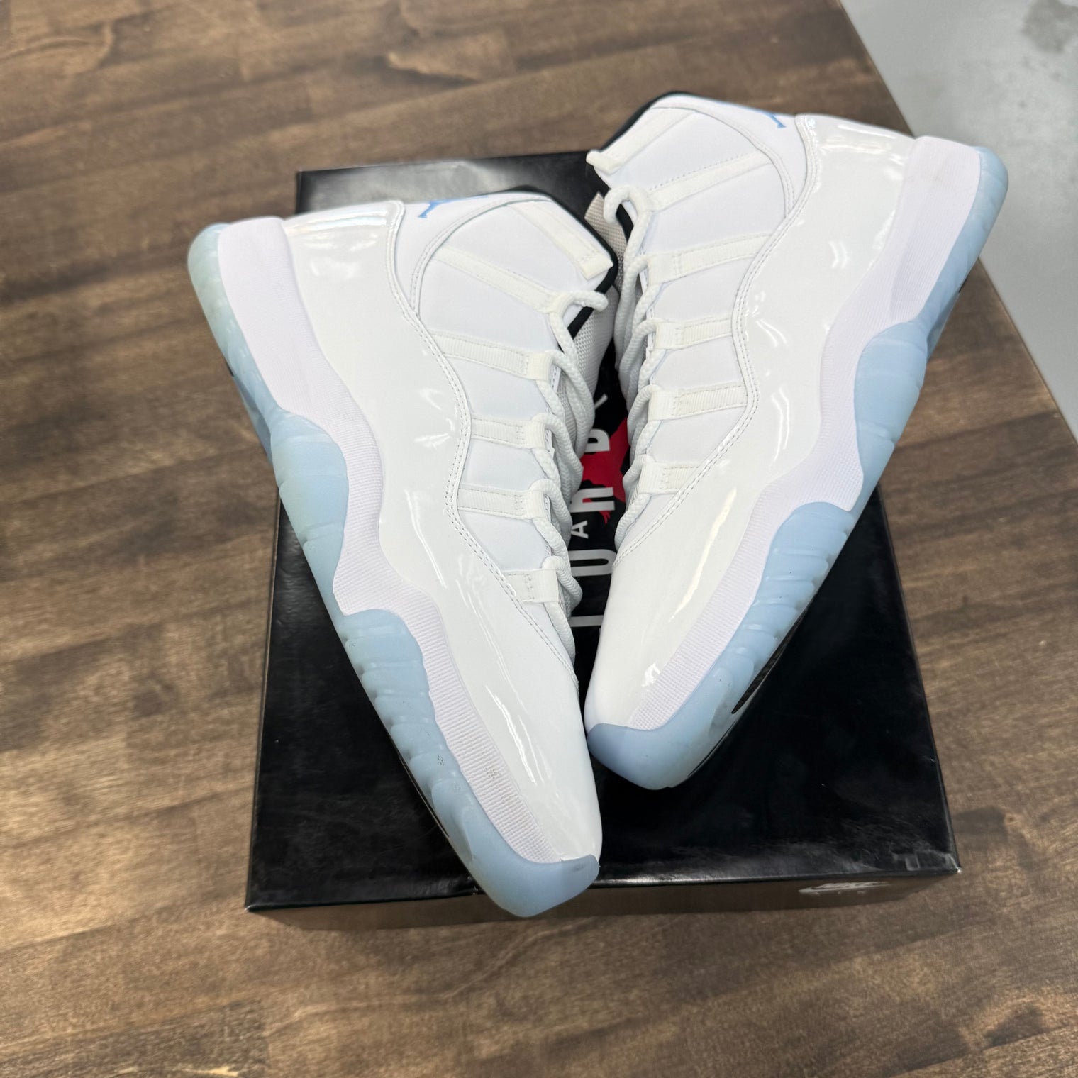 Legend Blue Jordan 11 2024 (USED)