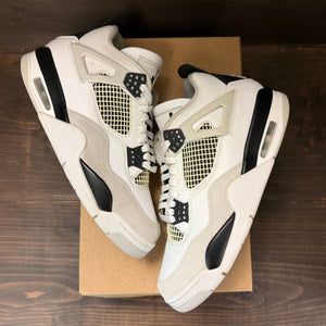 Jordan 4 Retro Military Black Size 9 (Pre-Owned) - Image 2