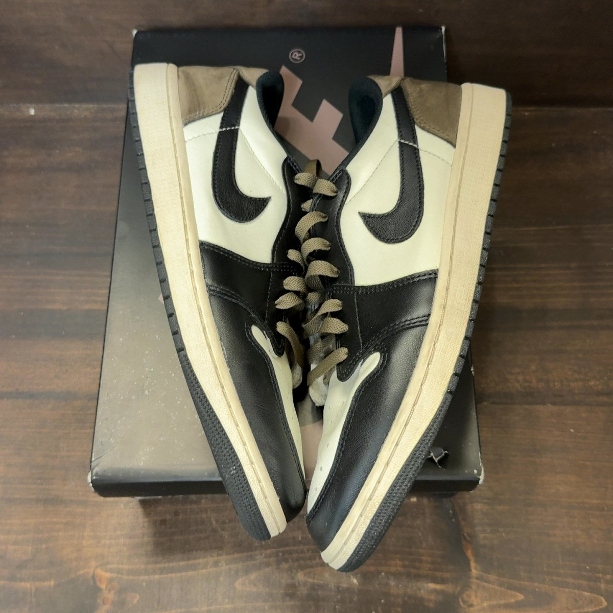 Jordan 1 Retro Low OG Mocha Size 12 (Pre-Owned)