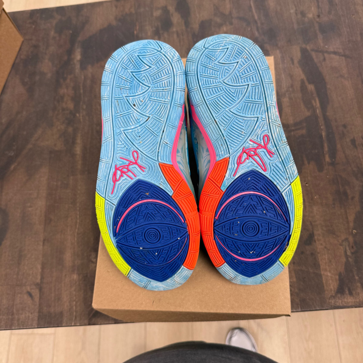Nike Kyrie 6 Pool (GS) Size 6Y (Pre-Owned) - Image 5