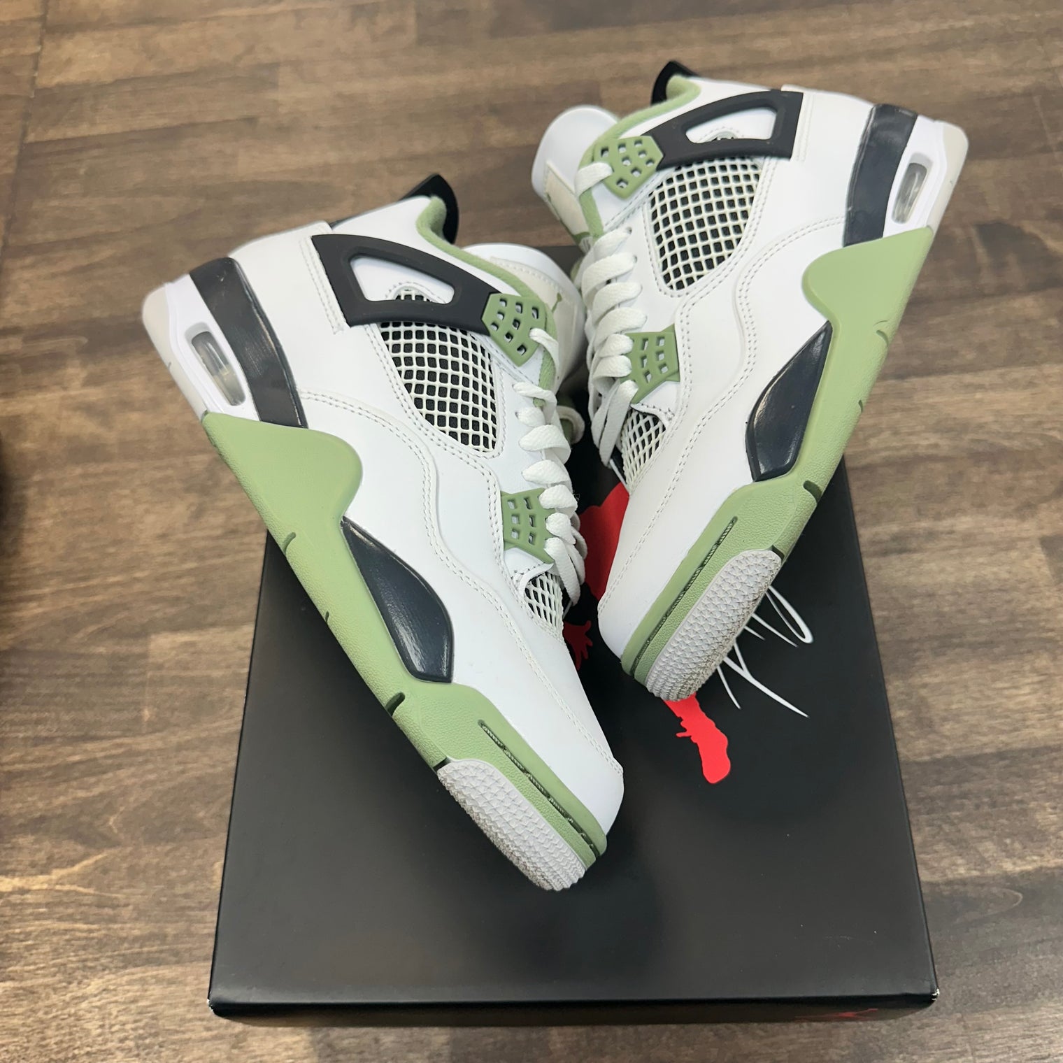 Seafoam Jordan 4 (W) (USED)