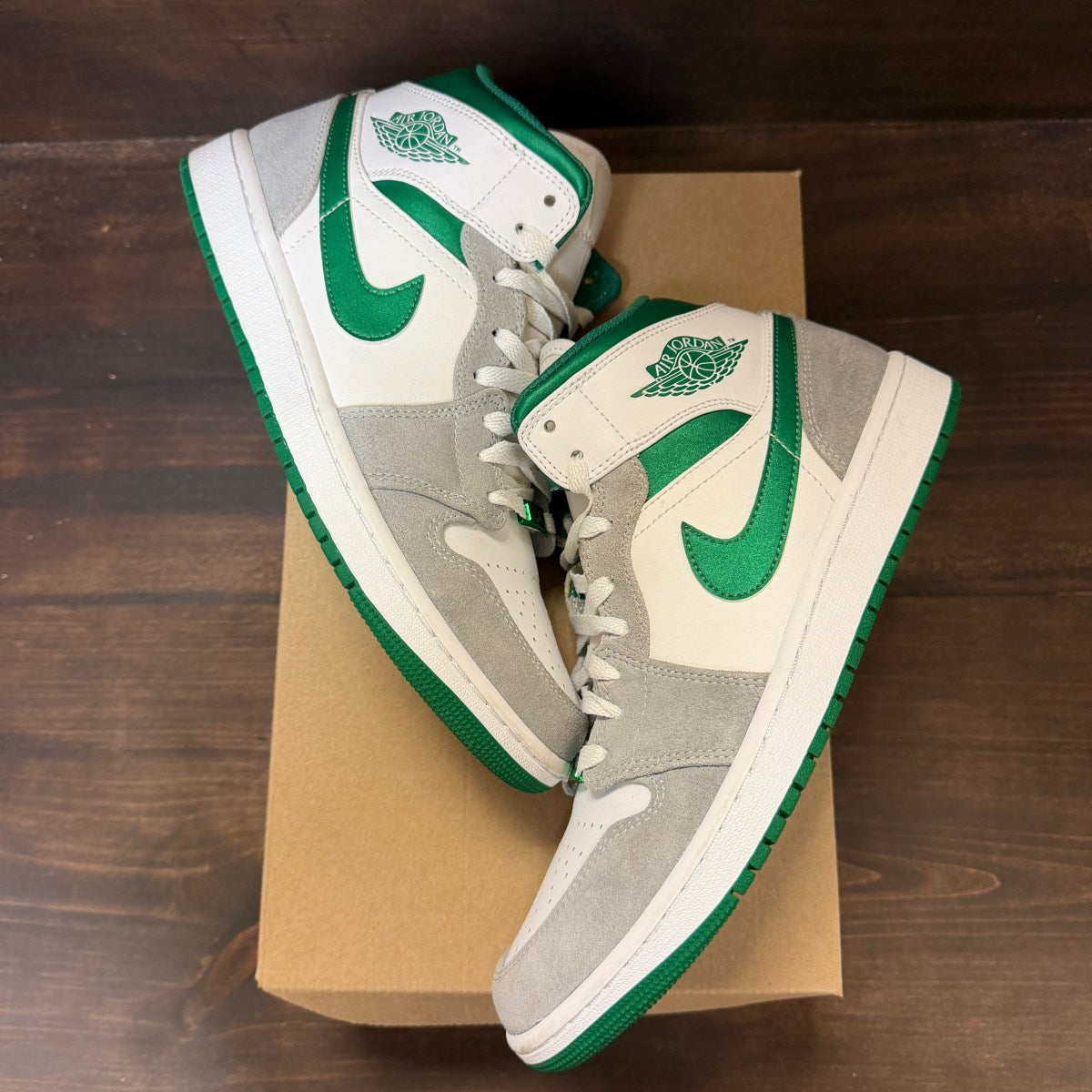 Jordan 1 Mid SE Grey Green Size 9.5 (Pre-Owned) - Image 2