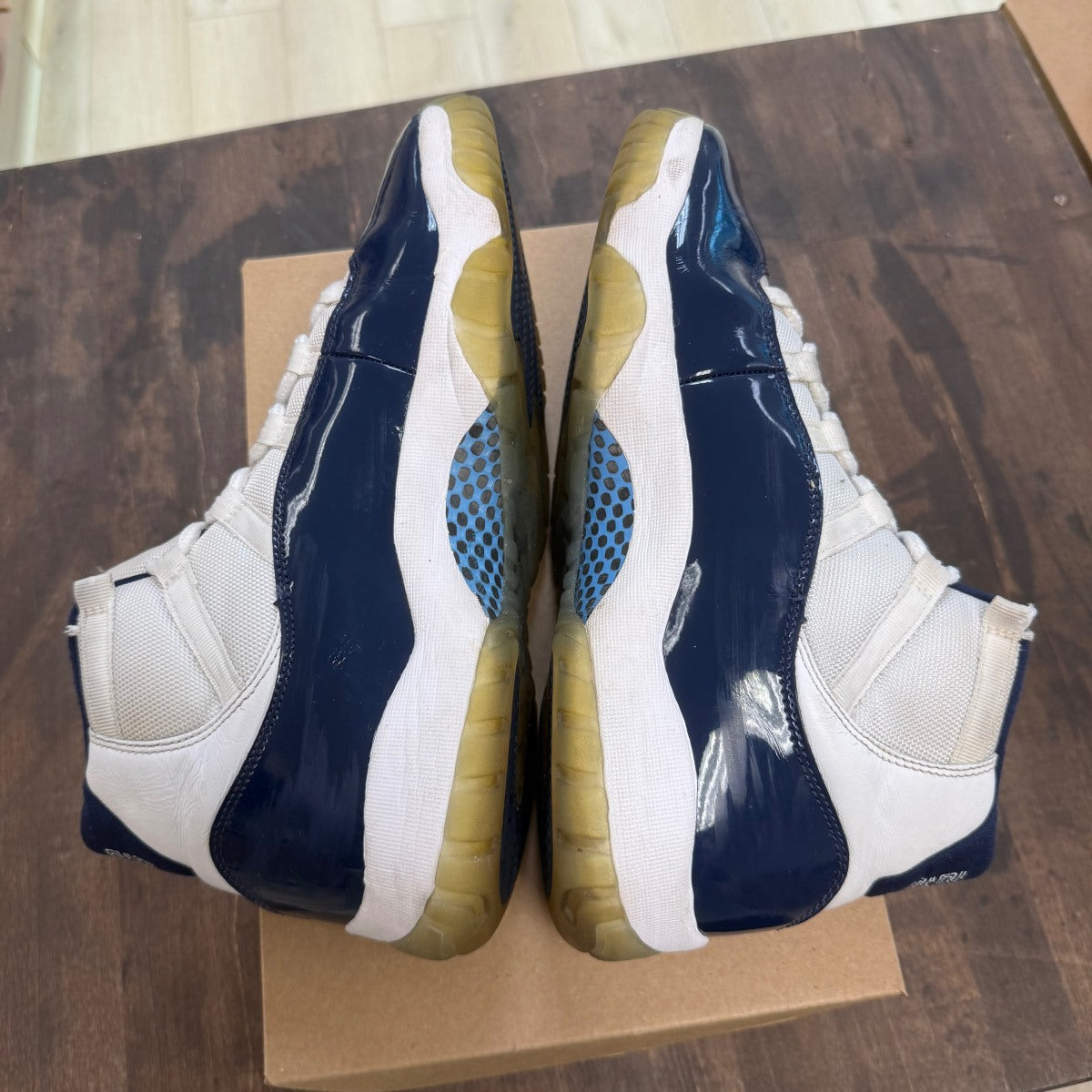 Jordan 11 Retro UNC Win Like 82 Size 11 (Pre-Owned) - Image 4