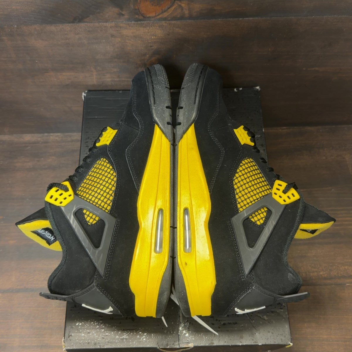 Jordan 4 Retro Thunder (2023) - Image 5