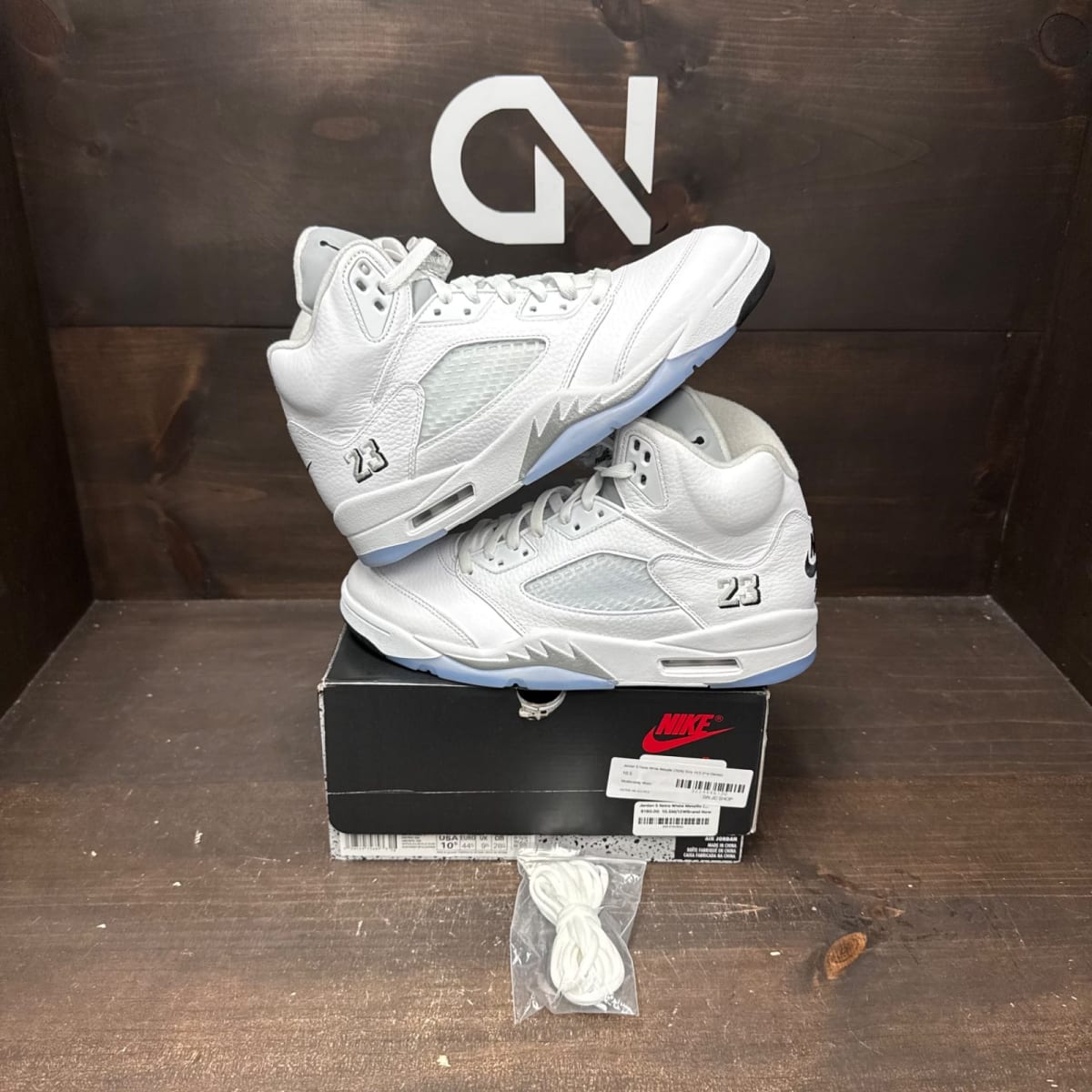 Jordan 5 Retro White Metallic (2026) Size 10.5 (Pre-Owned) - front