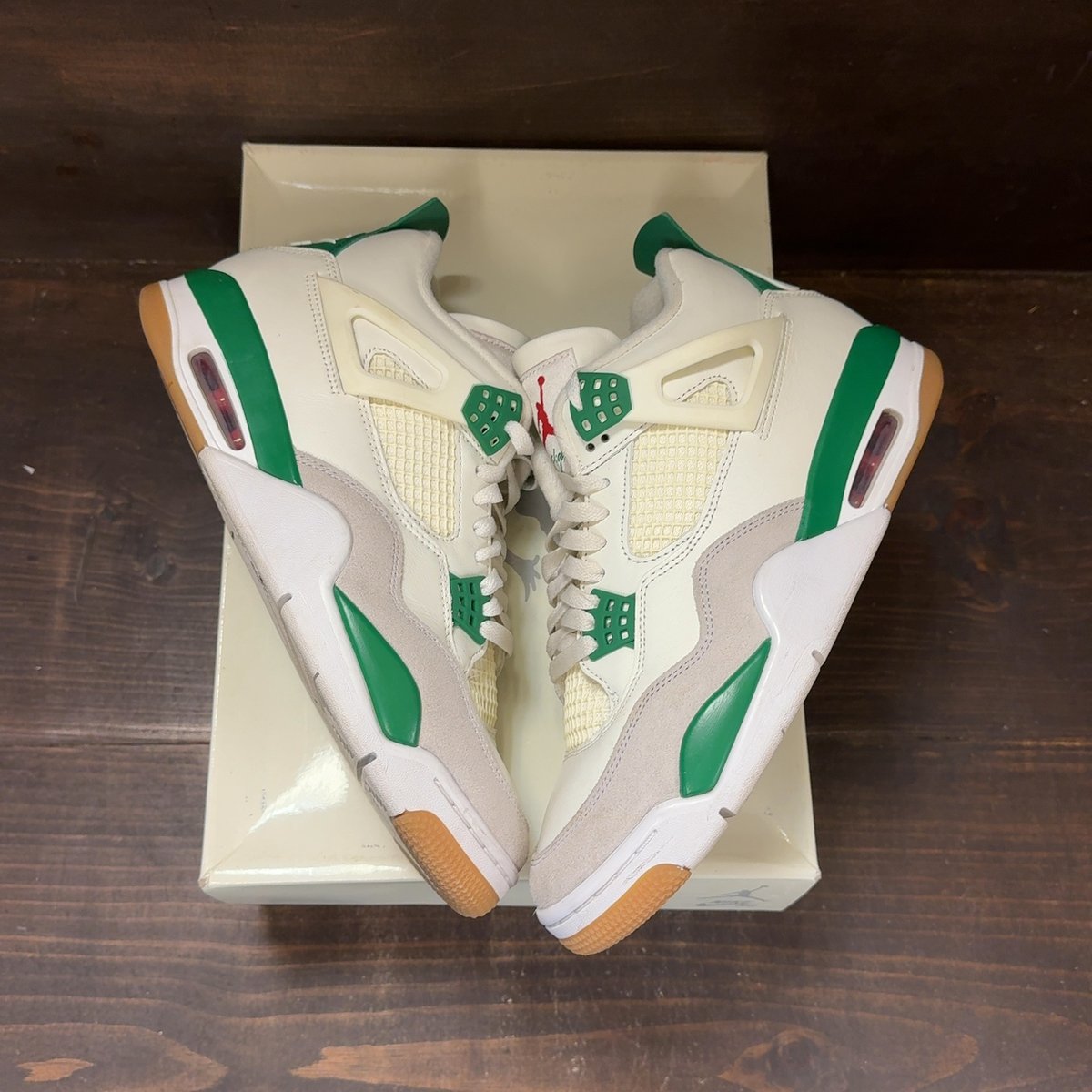Jordan 4 Retro SB Pine Green Size 10 (Pre-Owned) - back