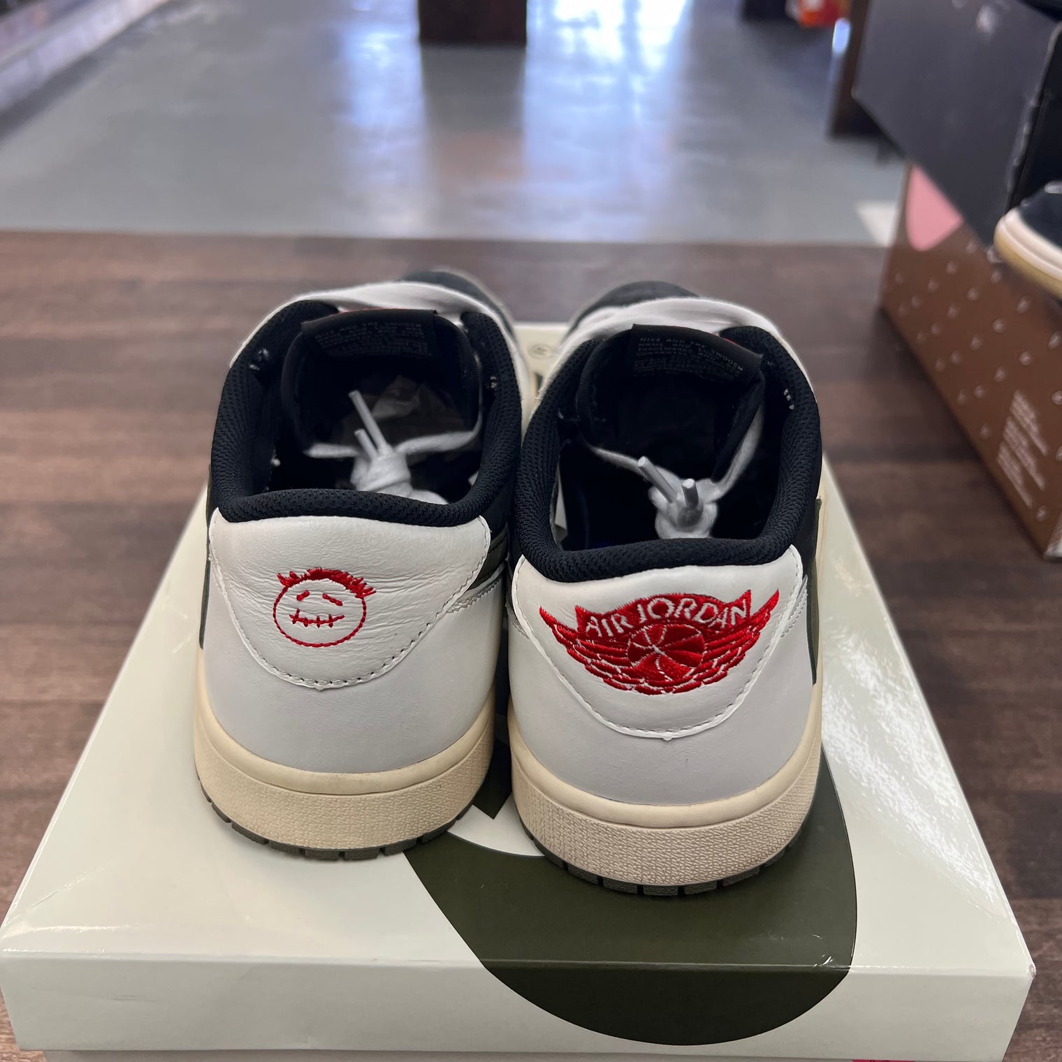Travis Scott Olive Jordan 1 Low (W) (USED)