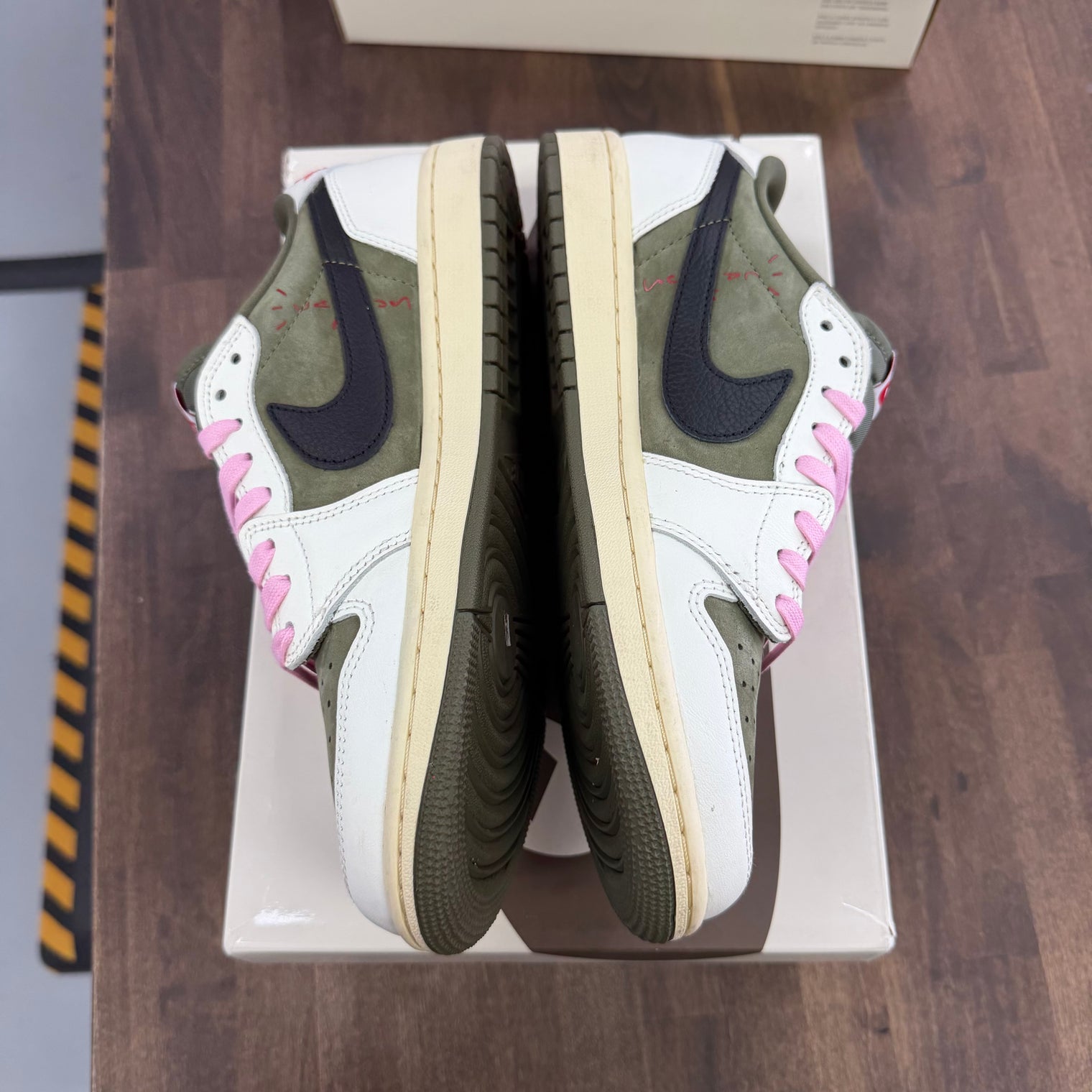 Travis Scott Medium Olive Jordan 1 Low OG (USED)