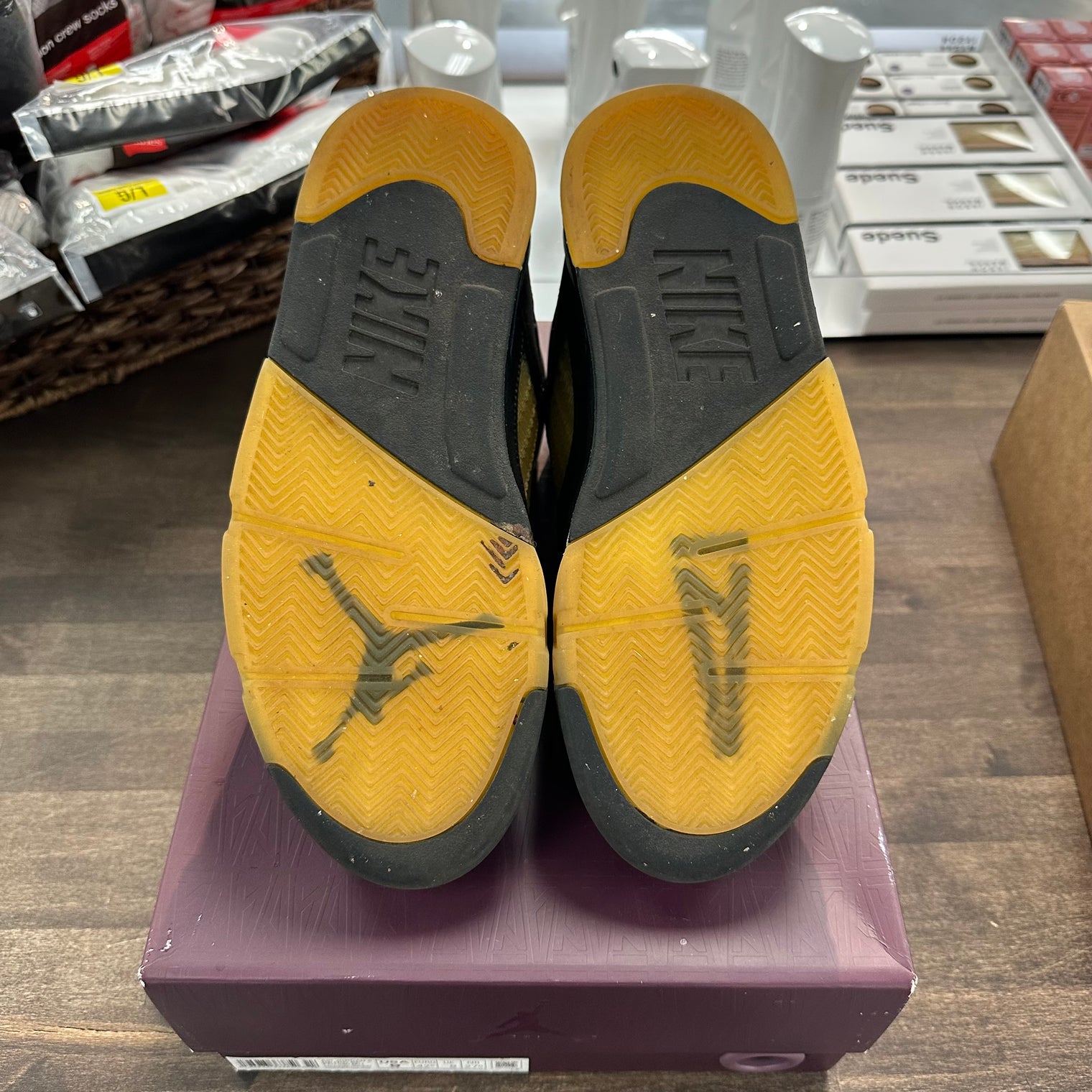 A Ma Maniere Jordan 5 Dusk (USED)