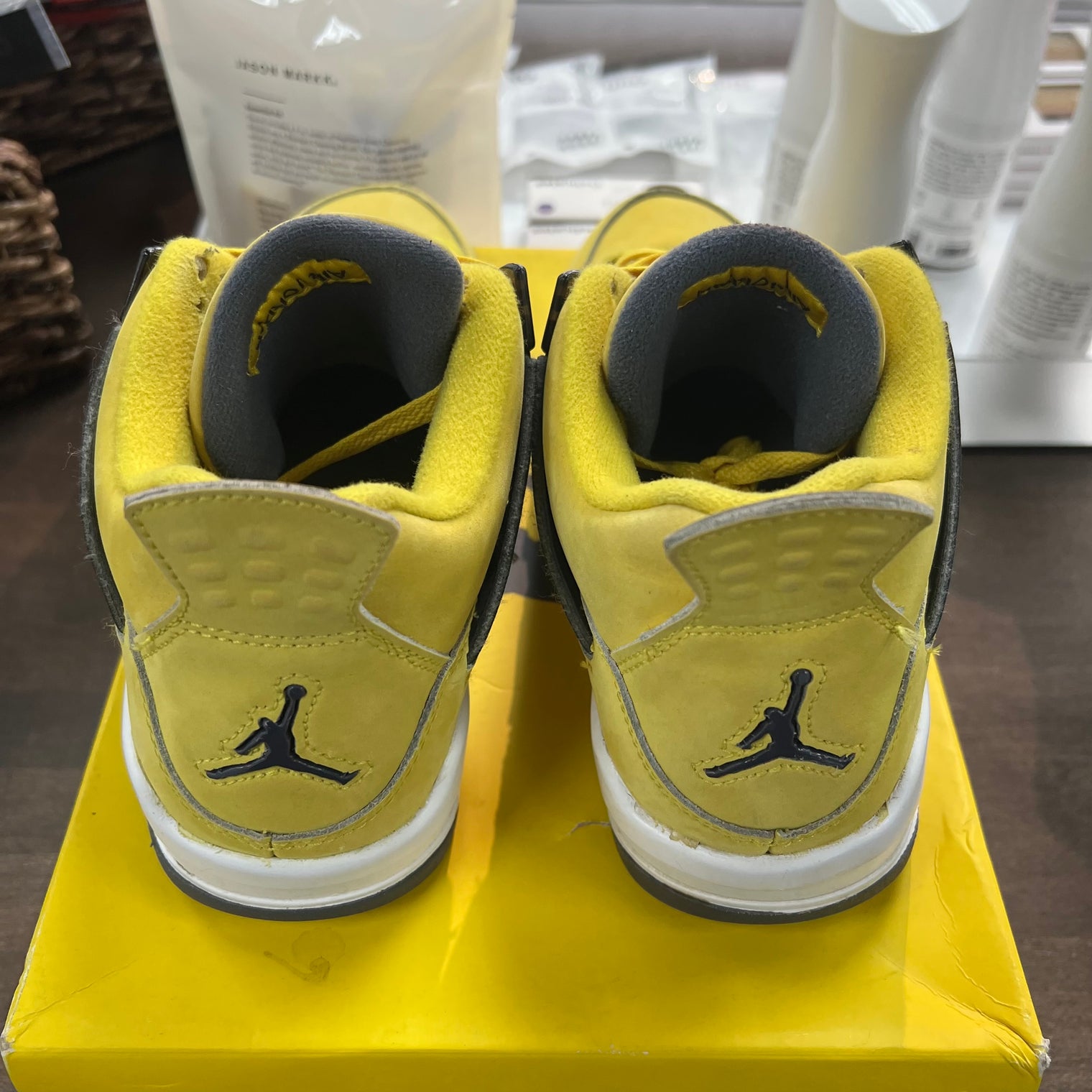 Lightning Jordan 4 (GS) (USED)
