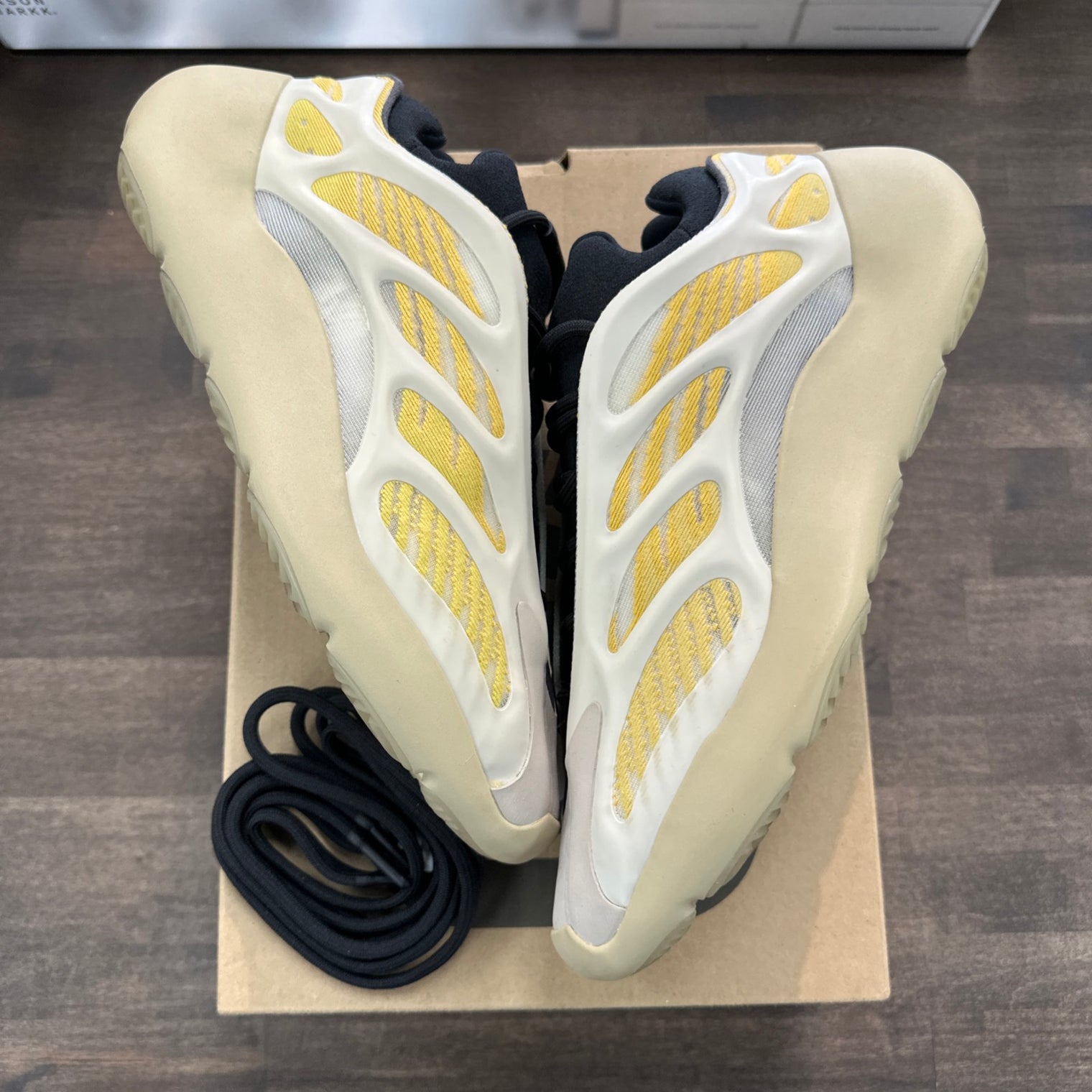 Safflower Yeezy 700 V3 (USED)