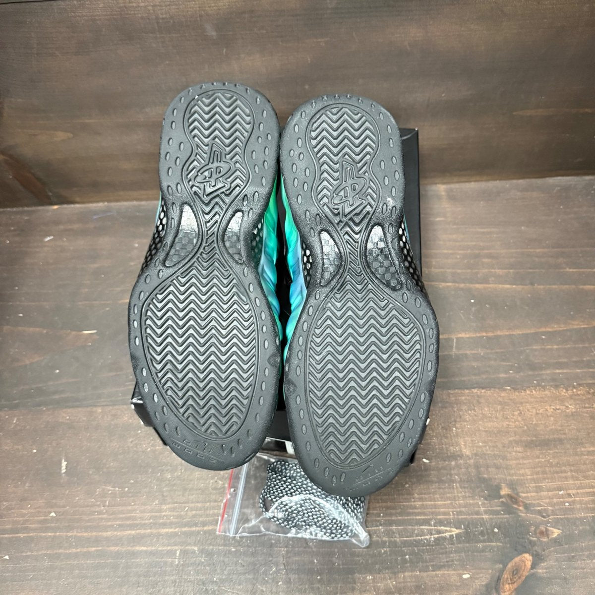 Nike Air Foamposite One Northern Lights Size 9 (Pre-Owned) - box