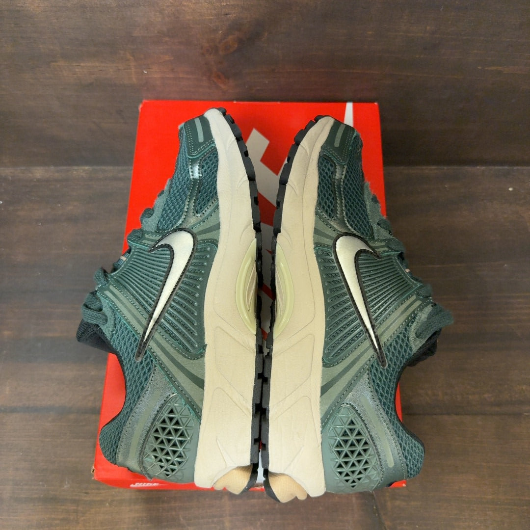 Nike Zoom Vomero 5 Vintage Green Light Orewood Brown Hemp Chrome (Women's) Size 9W (Pre-Owned)