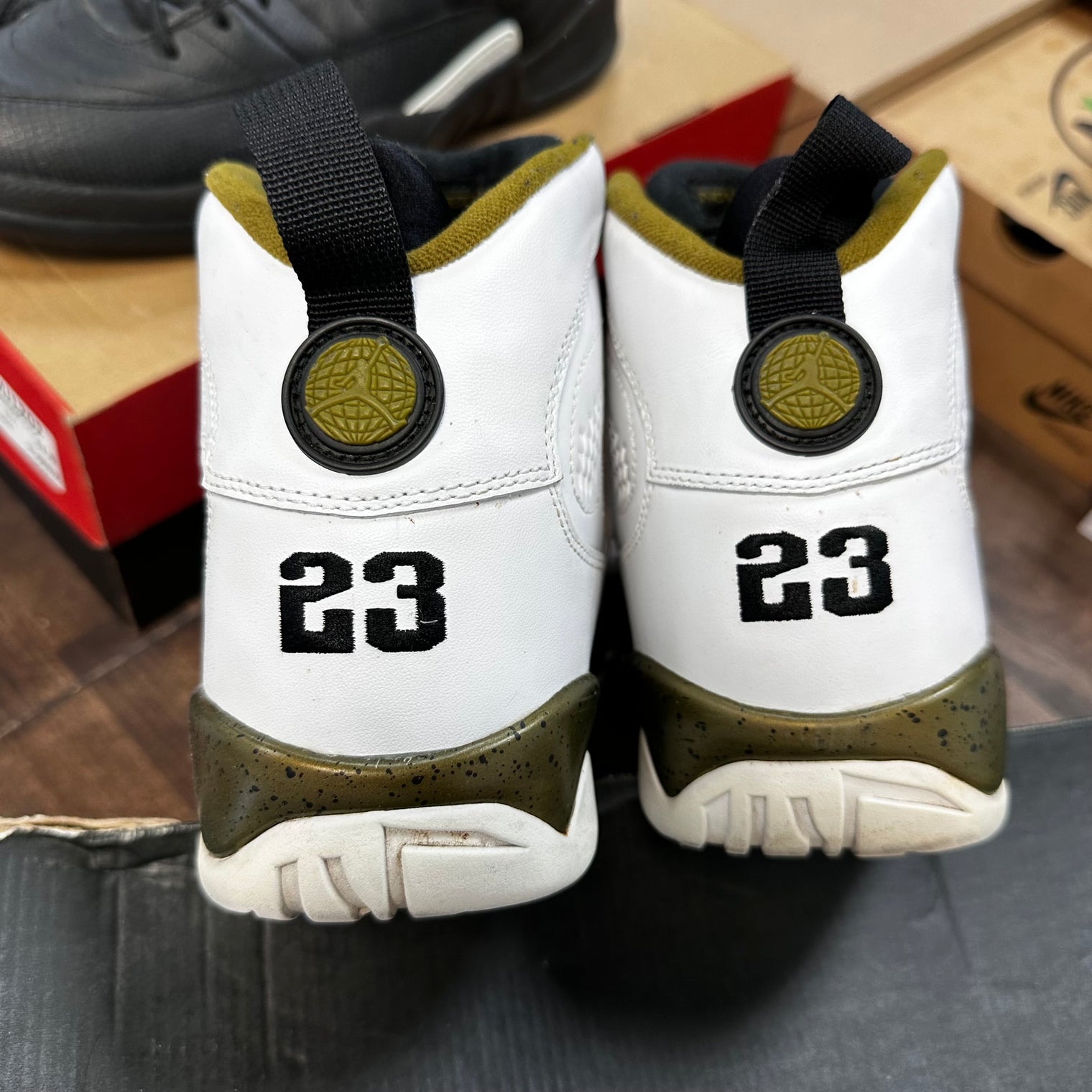 Statue Jordan 9 (USED)