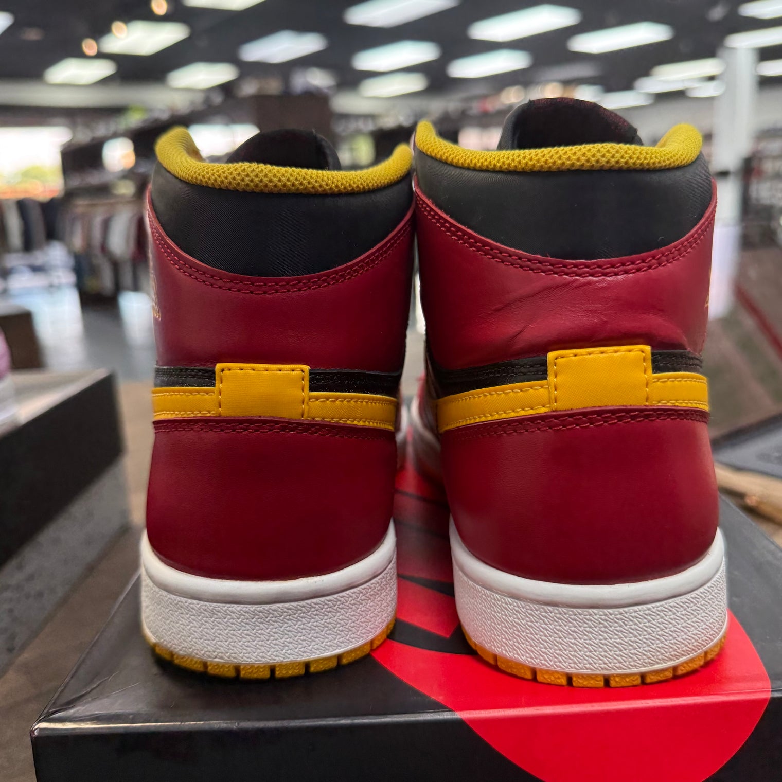 Human Highlight Jordan 1 Retro (USED)