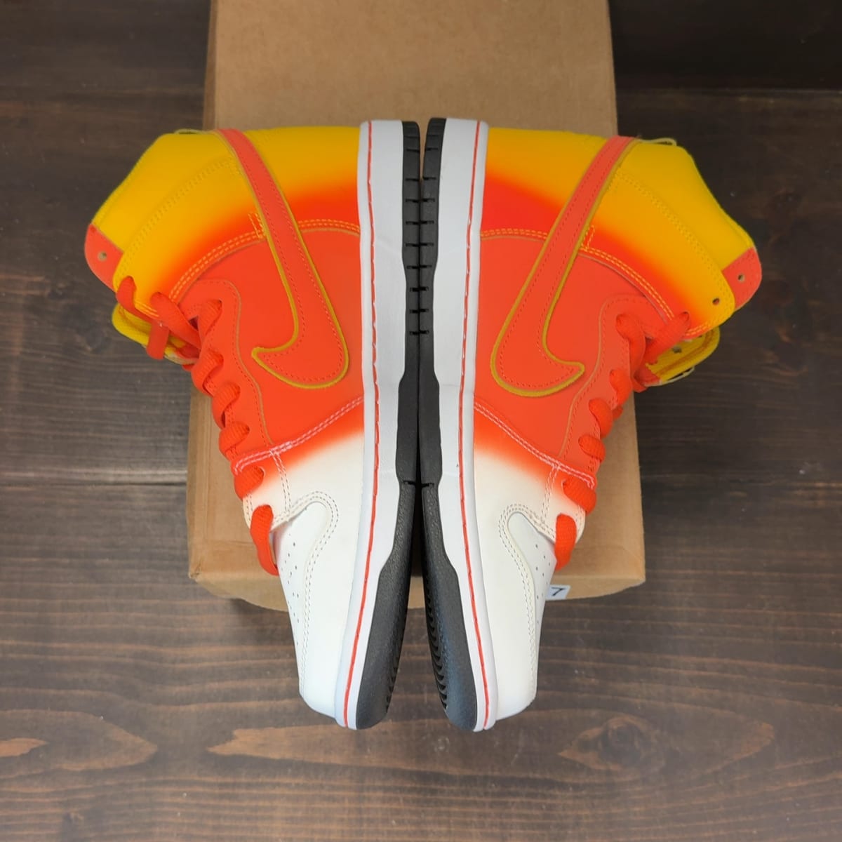 Nike SB Dunk High Sweet Tooth Candy Corn Size 10 - aux