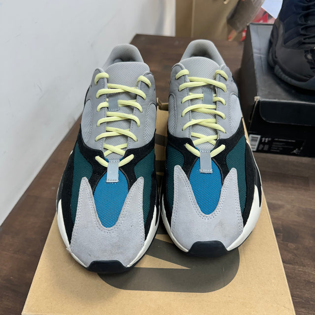 Waverunner Yeezy 700 (USED)