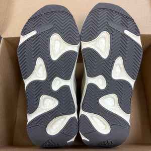 adidas Yeezy Boost 700 V2 Cream Size 7 (Pre-Owned) - Image 3