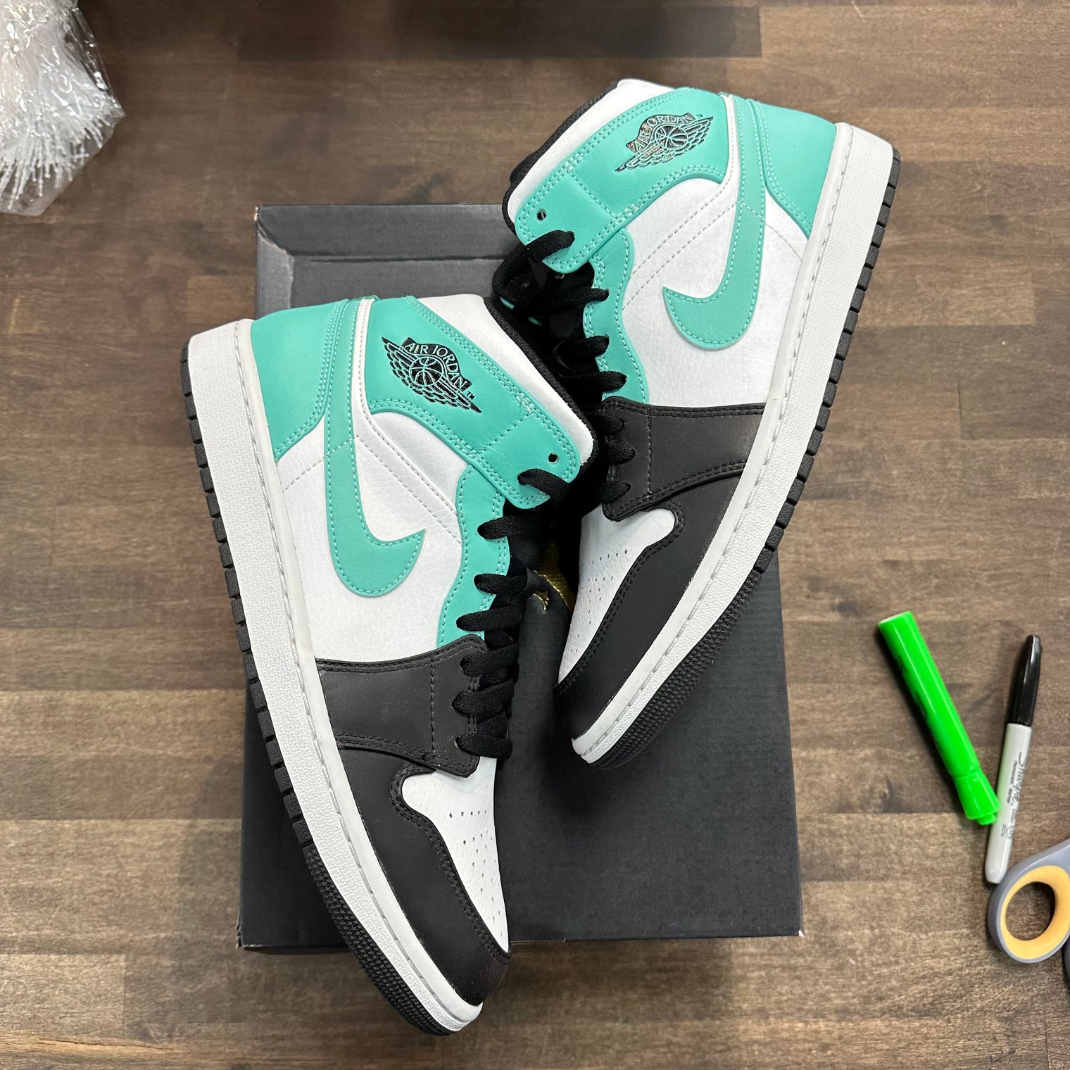 Jordan 1 Mid Tropical Twist Igloo (US 10) (USED)