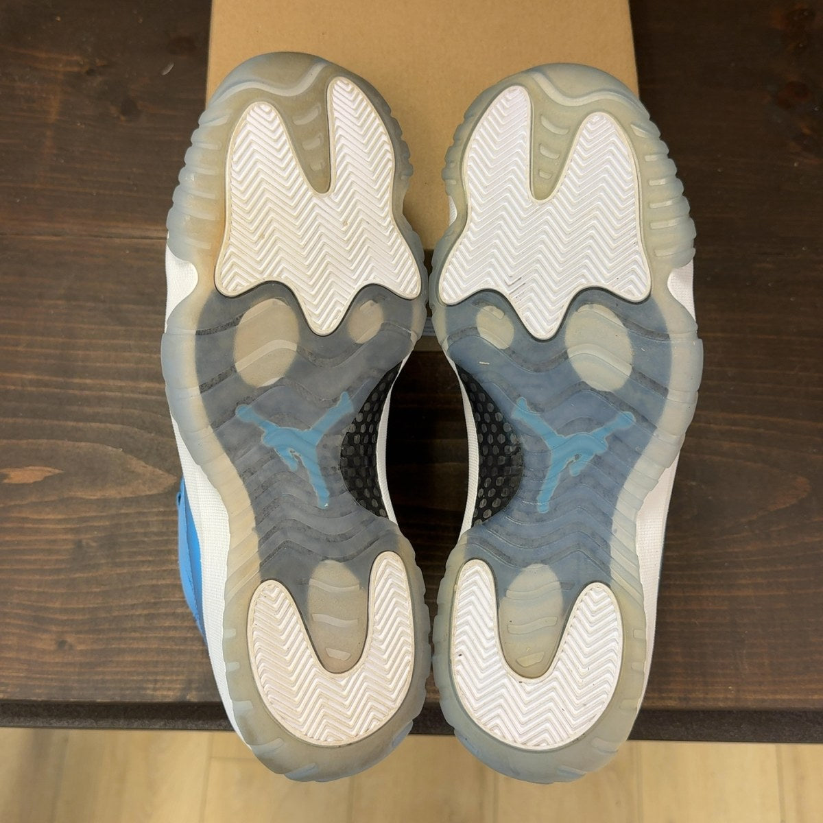 Jordan 11 Retro Pantone Size 12 (Pre-Owned) - Image 8
