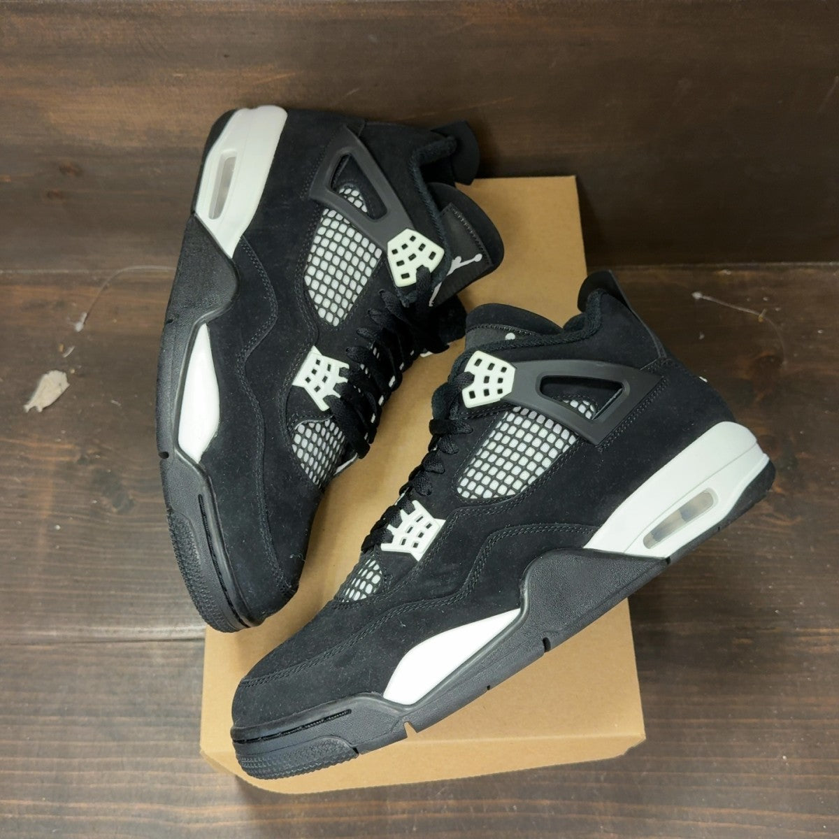 Jordan 4 Retro White Thunder Size 11 - Image 2