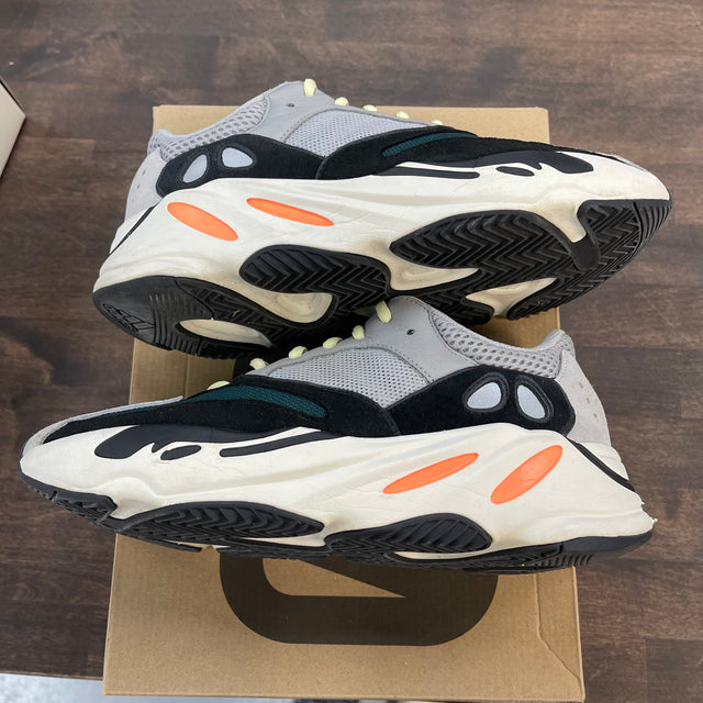 Waverunner Yeezy 700 (USED)