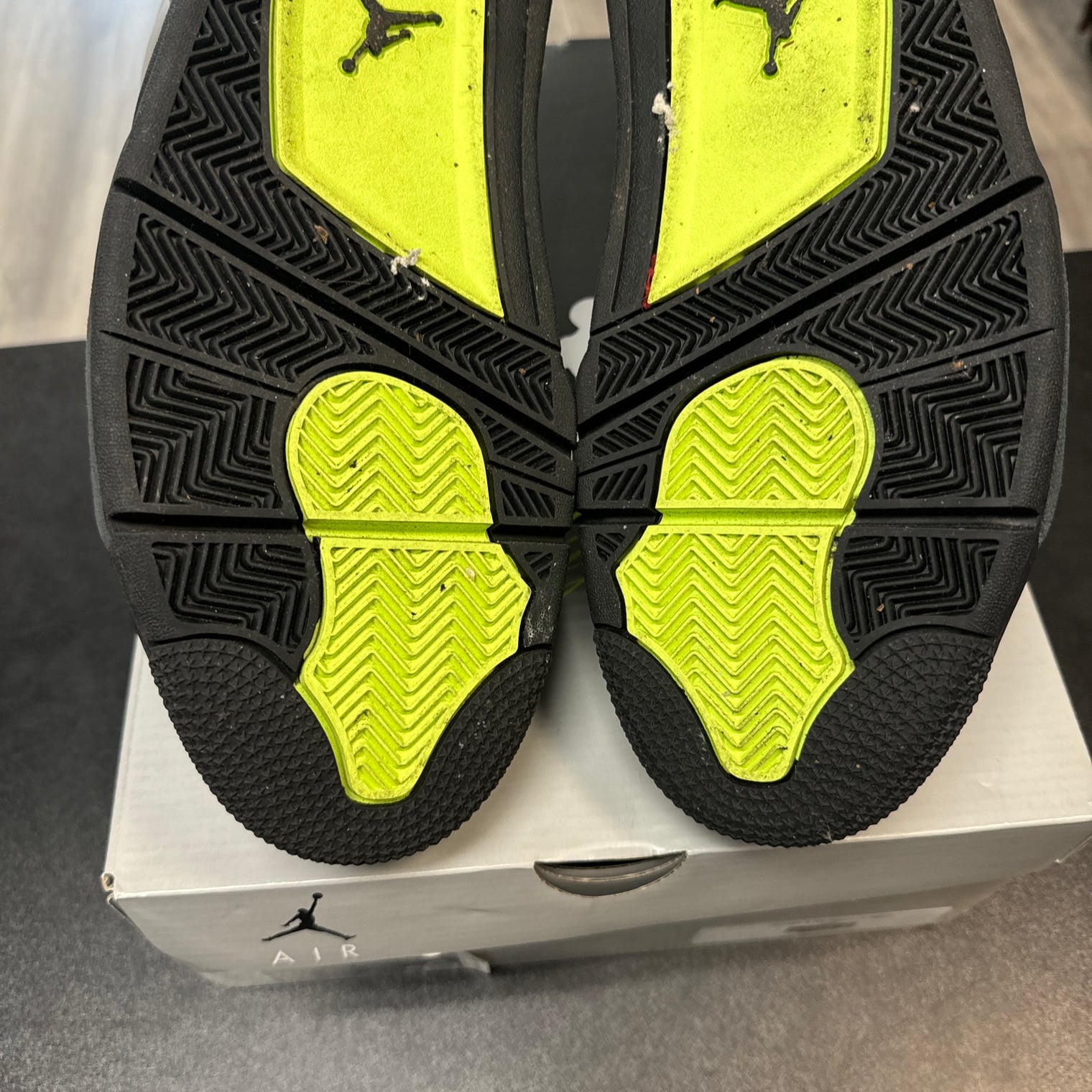 Jordan 4 SE Neon (USED)
