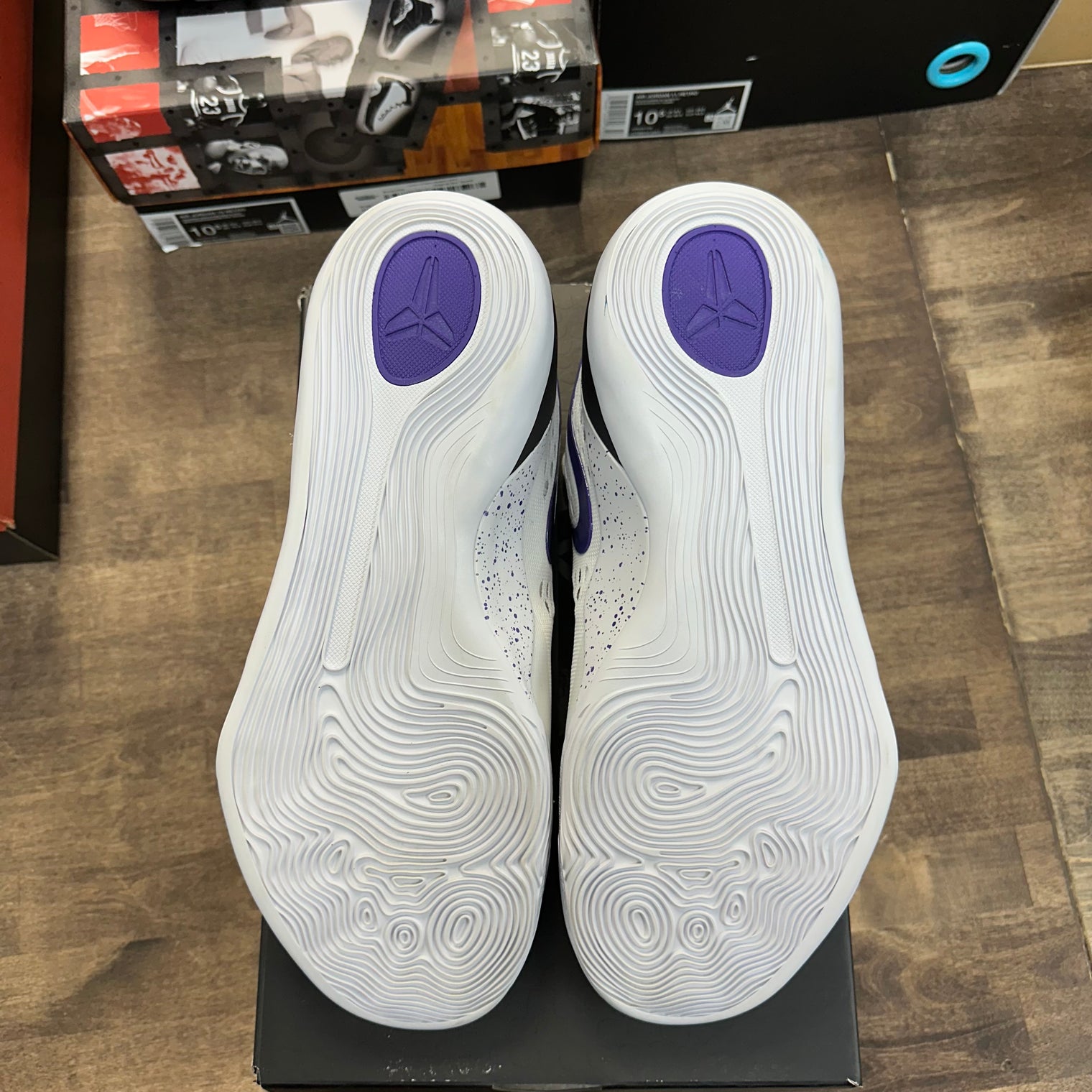 Nike Kobe 9 Elite Low EM Protro White Court Purple (US 10.5) (USED)