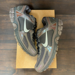 Nike Zoom Vomero 5 Cave Stone Size 10 (Pre-Owned) - Image 2