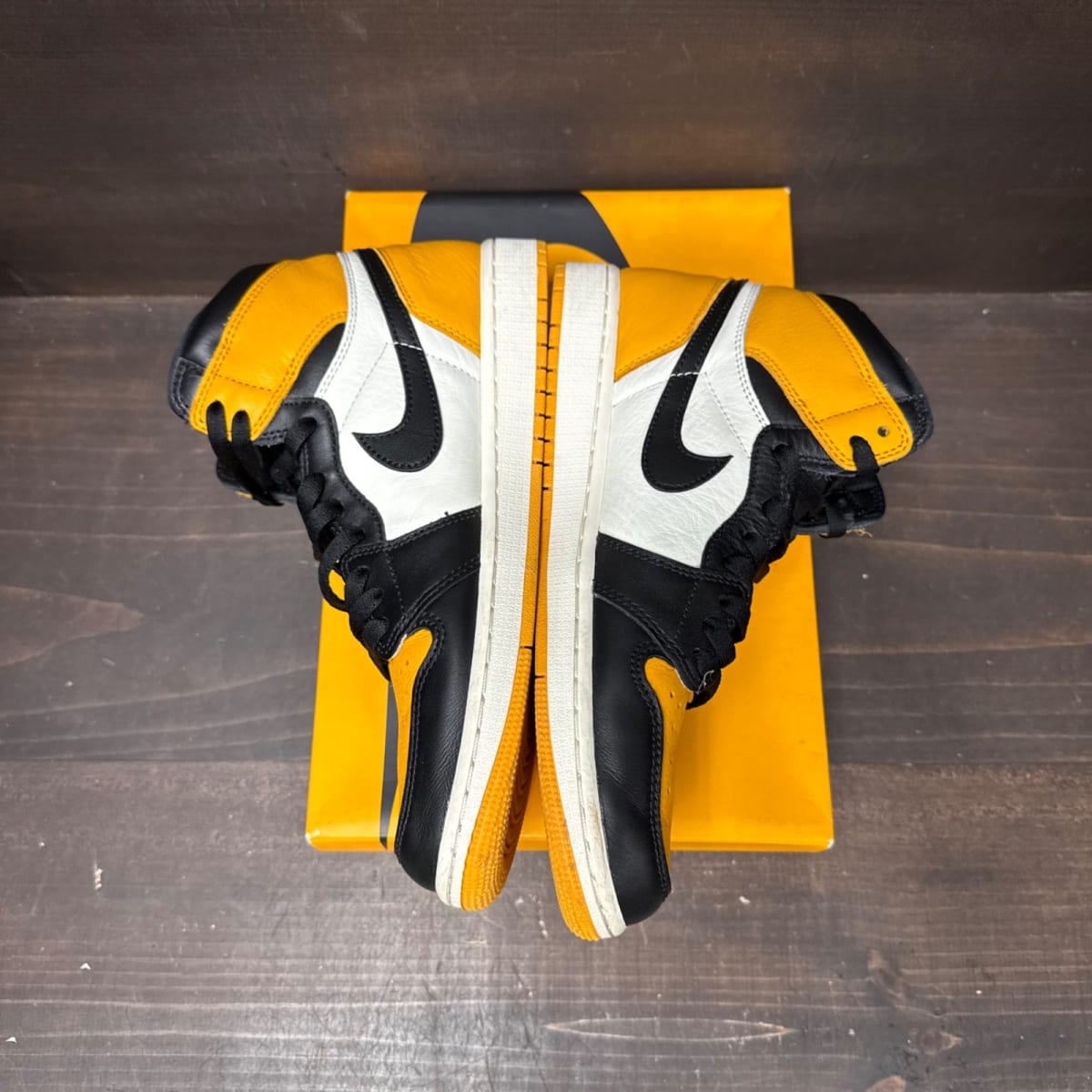 Jordan 1 Retro High OG Taxi Size 9 (Pre-Owned) - side