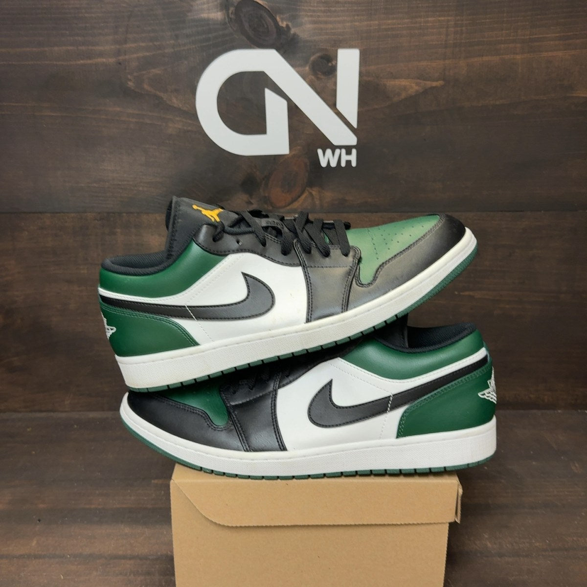 Jordan 1 Low Green Toe Size 13 (Pre-Owned) - Image 1