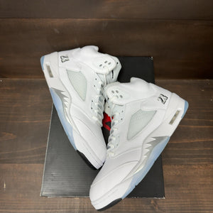 Jordan 5 Retro White Metallic (2026) Size 10.5 (Pre-Owned)