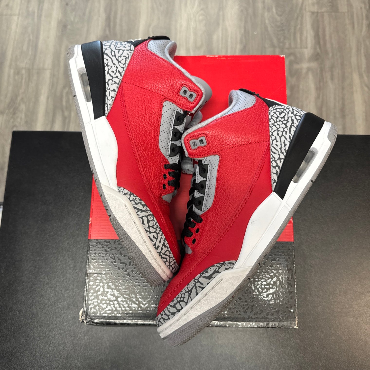Unite Jordan 3 Retro (Lightly Worn)