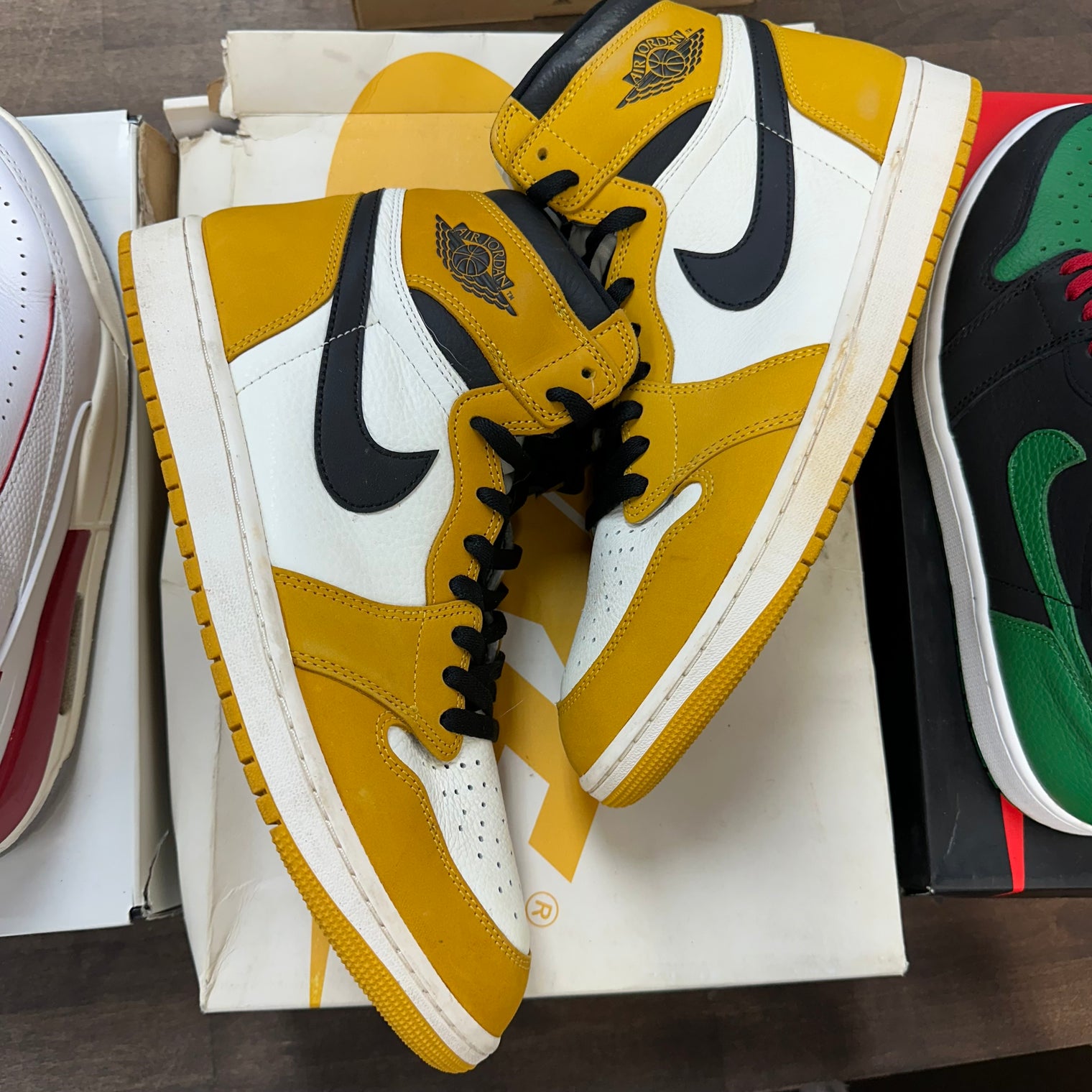 Yellow Ochre Jordan 1 Retro High OG (USED,Damaged Box)