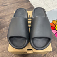 Onyx Yeezy Slide (Lightly Worn)