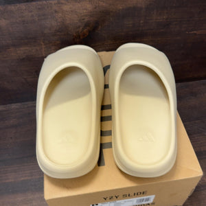 adidas Yeezy Slide Bone (2022/2023 Restock) - Image 3