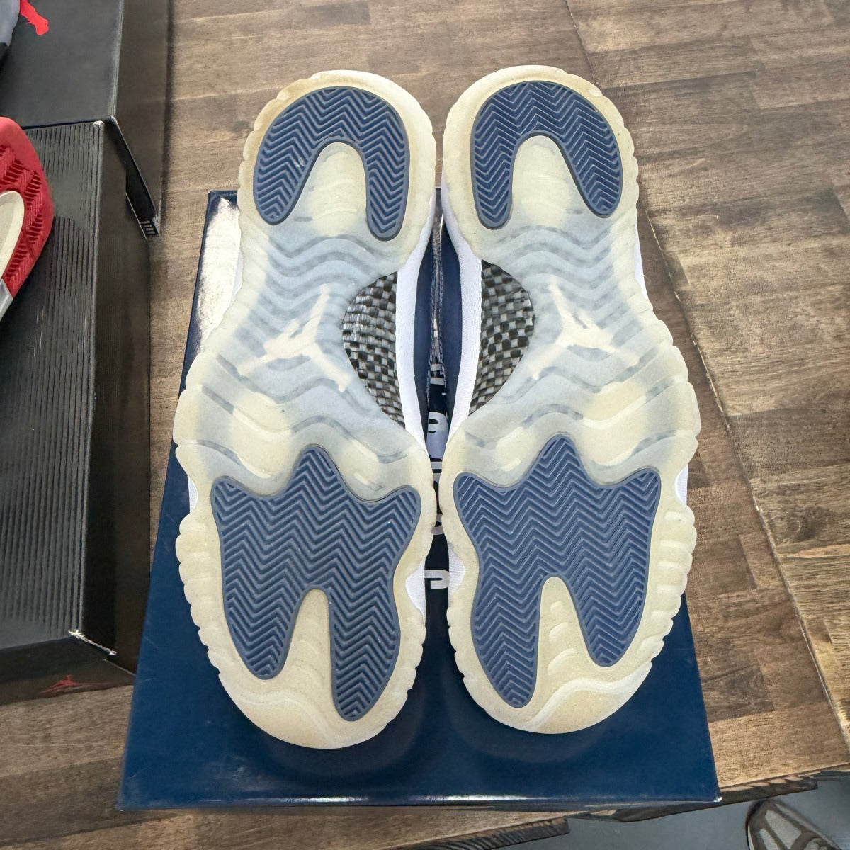 Jordan 11 Retro Low Diffused Blue - Image 4