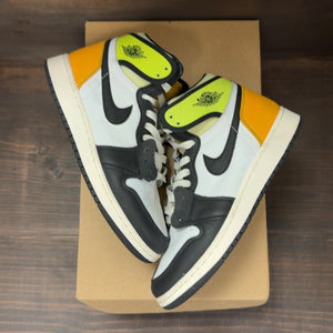 Jordan 1 Retro High White Black Volt University Gold (GS) Size 6Y (Pre-Owned) - Image 2
