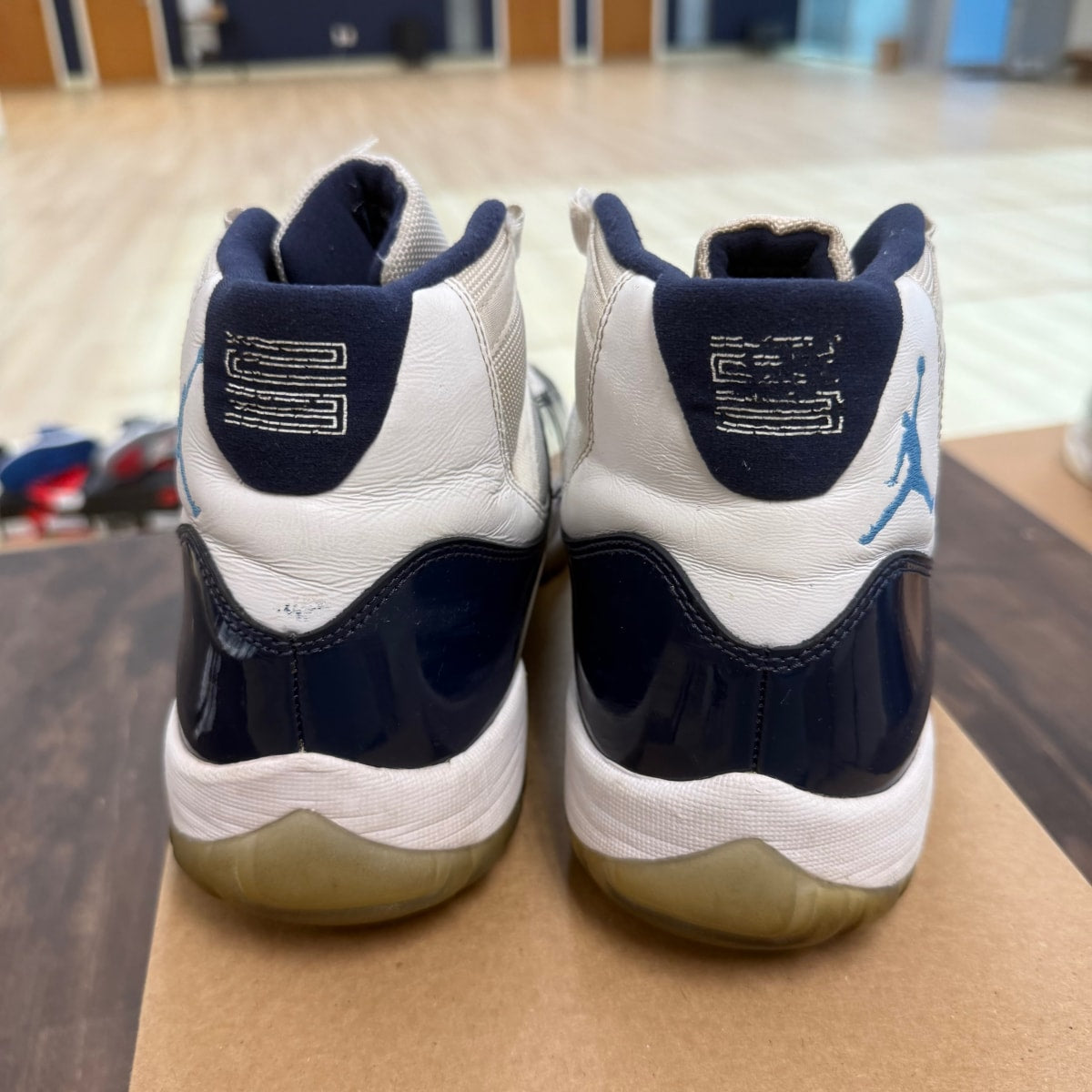 Jordan 11 Retro UNC Win Like 82 Size 11 (Pre-Owned) - Image 5