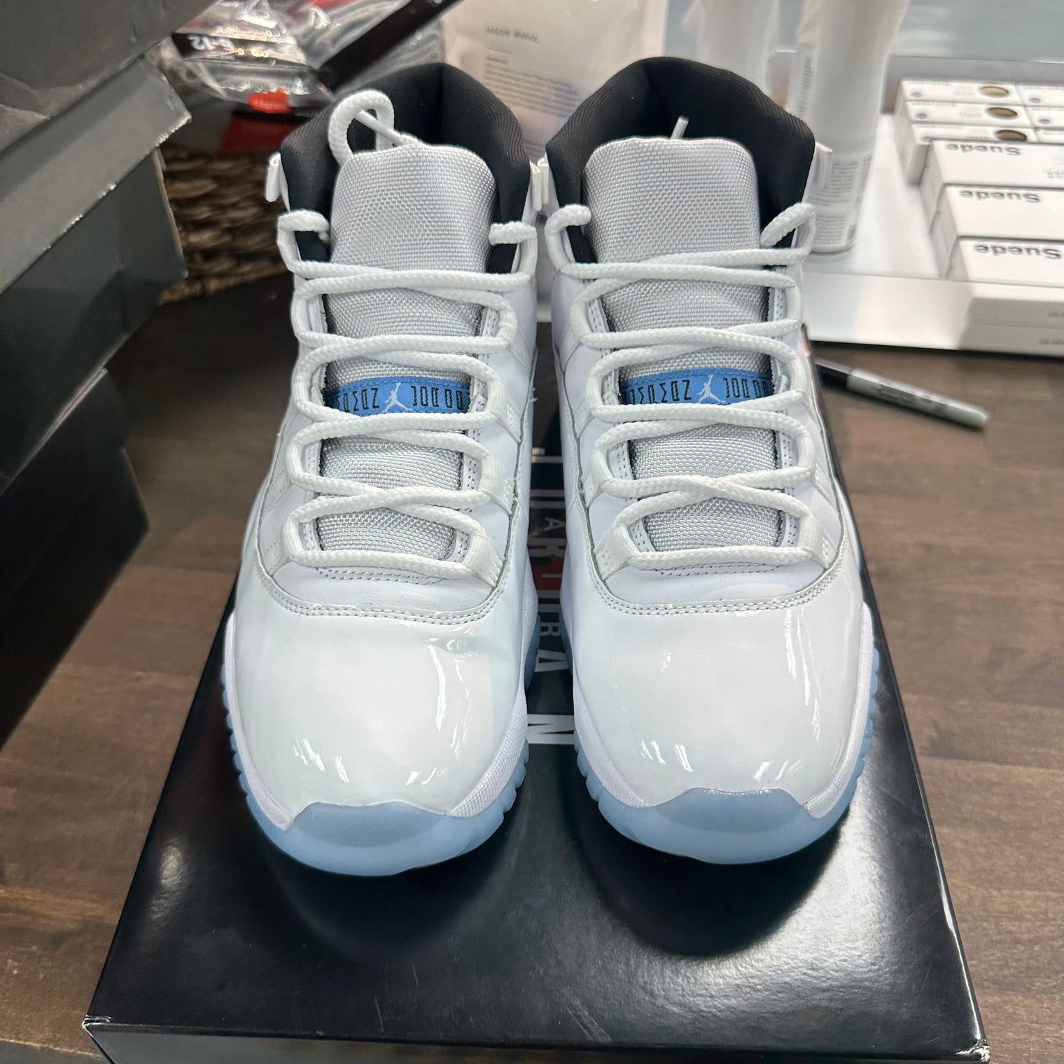 Legend Blue Jordan 11 (USED)
