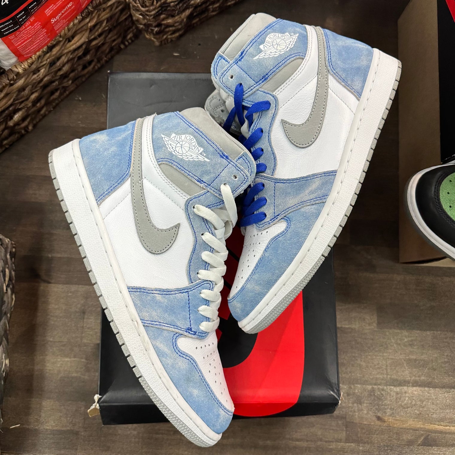 Hyper Royal Smoke Grey Jordan 1 Retro High (USED)